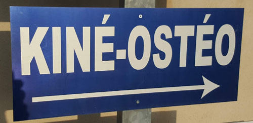 Plaque aluminium anodis&eacute; bleu gravure blanche