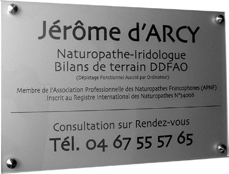 Plaque professionnelle aluminium anodis&eacute; aspect acier bross&eacute;